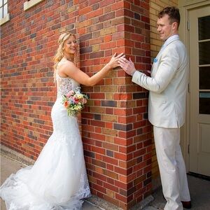 Elegant White Lace Wedding Dress